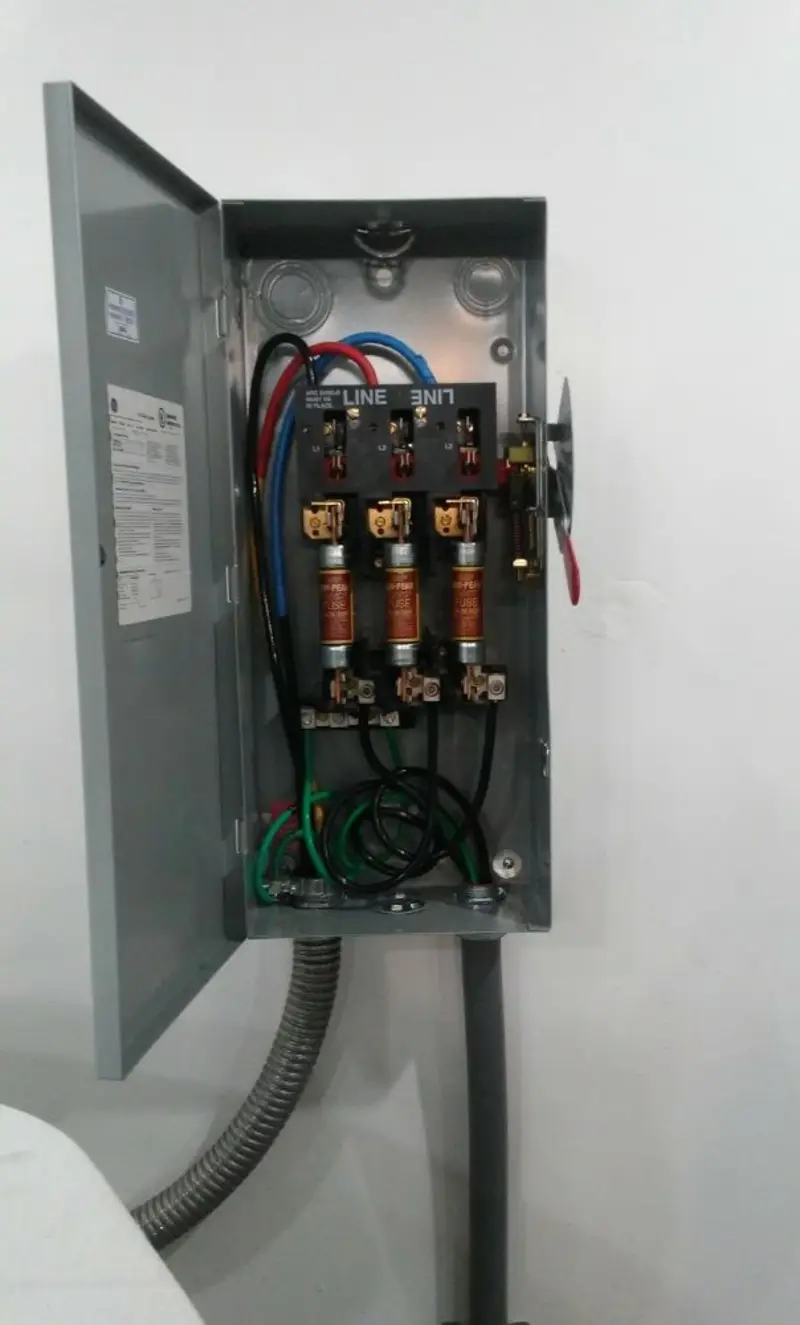 Three-phase disconnect switch installed for Smoke Detector Installation in Frackville